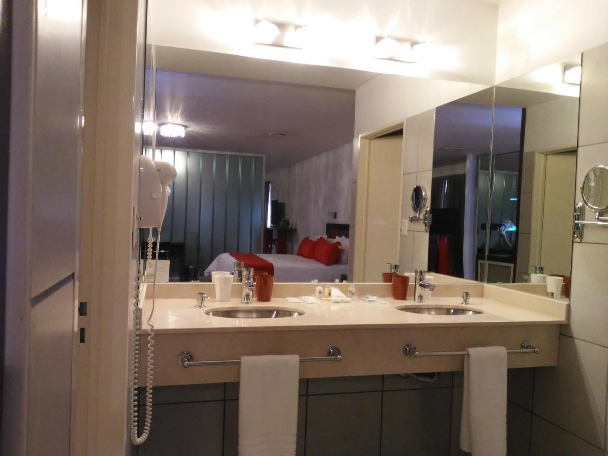 Global Hotel Centenario Bagian luar foto